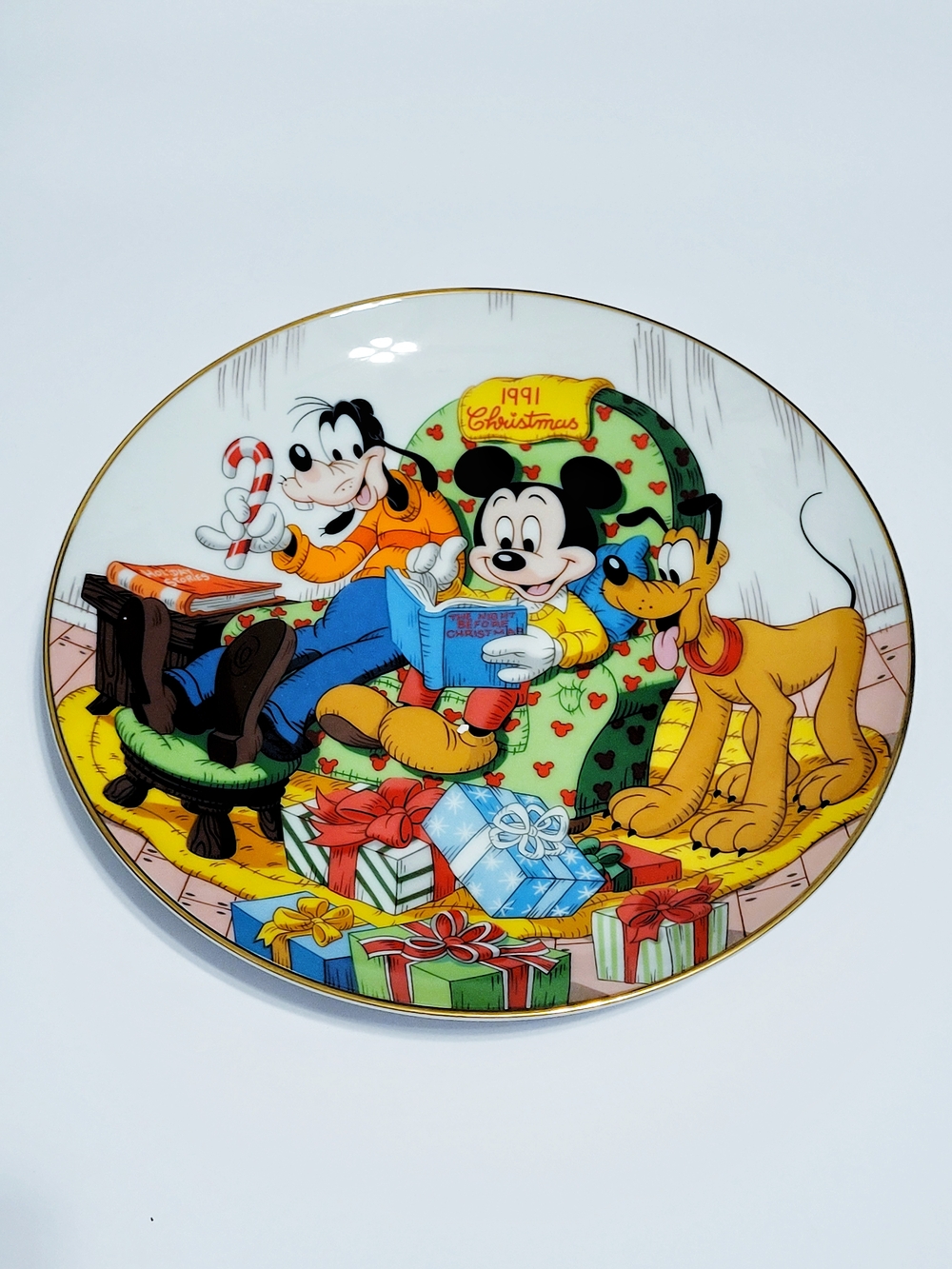 Disney 1991 Christmas Collector Plate - Mickey, Goofy & Pluto